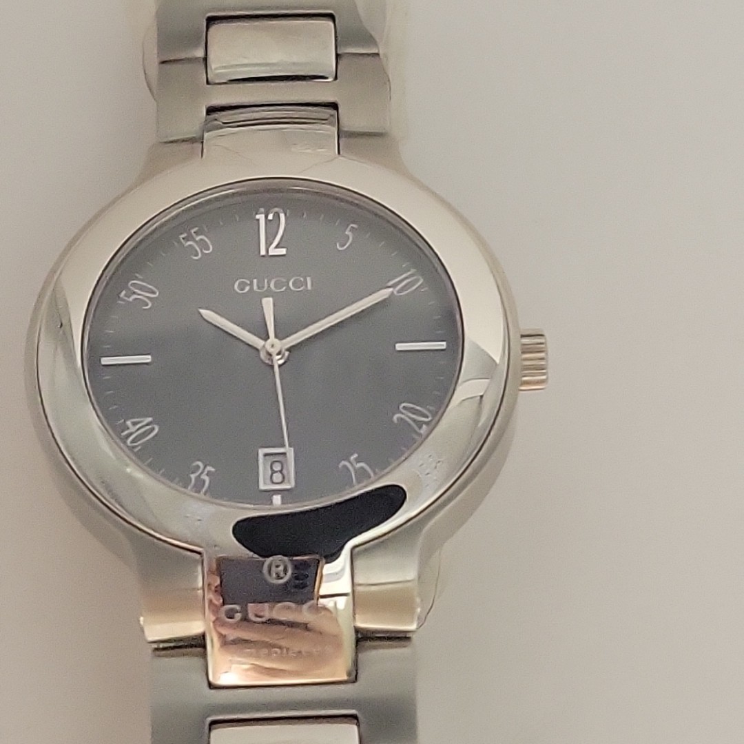 Gucci 8900M 35mm New and Chic