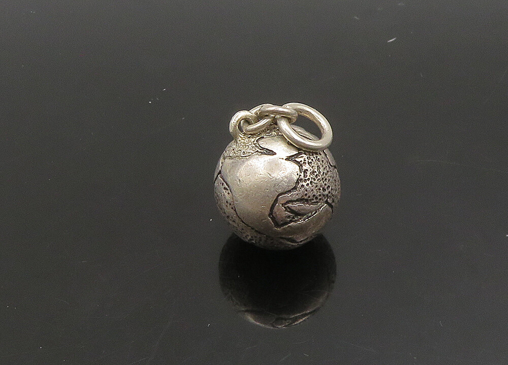 925 Sterling Silver Vintage Petite Etched World Globe Motif Pendant PT19361