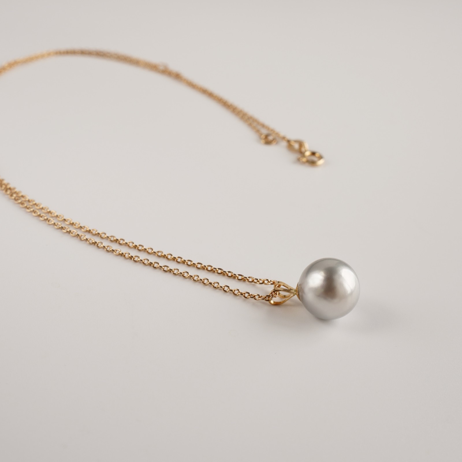 10.2MM Silver-Gray Tahitian Cultured Pearl Pendant 18K Solid Yellow Gold