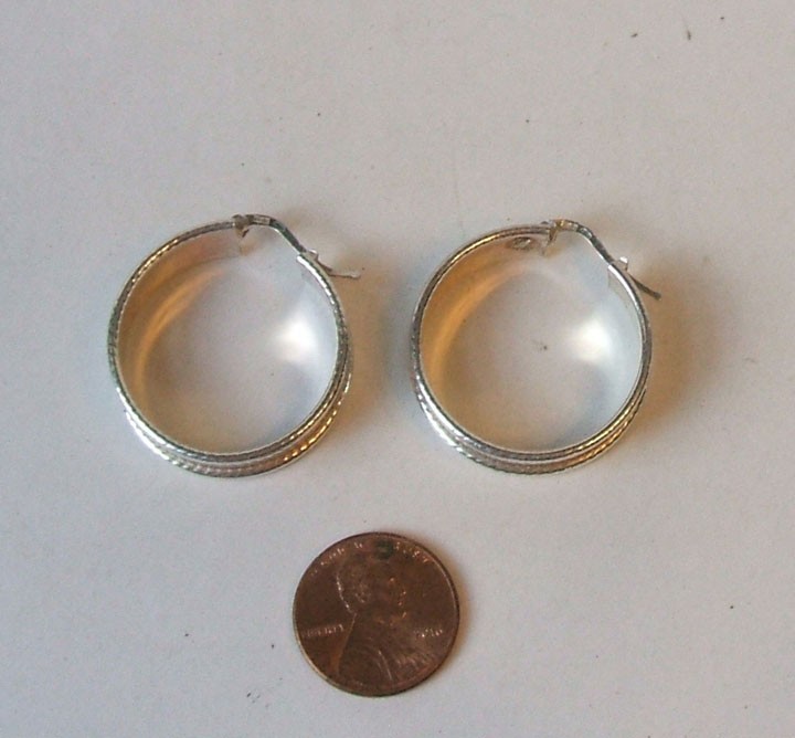 Sterling Silver Hoop Pierced Earrings Diagonal Pattern Latch Back 925 Italy 6.5g