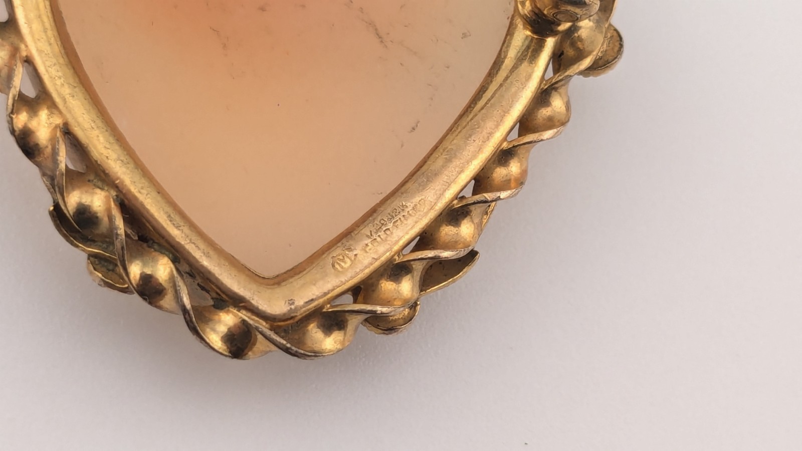 Vintage 1/20 12K Gold Filled Shell Cameo Brooch Pendant Convertible Heart