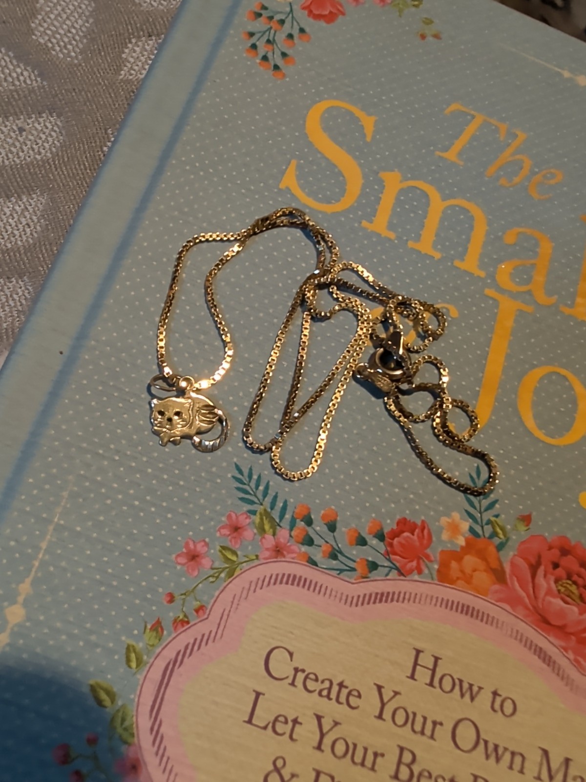 14k Yellow Gold Sleeping Cat Charm Necklace Pendant ~ 0.5g 19″ Chain
