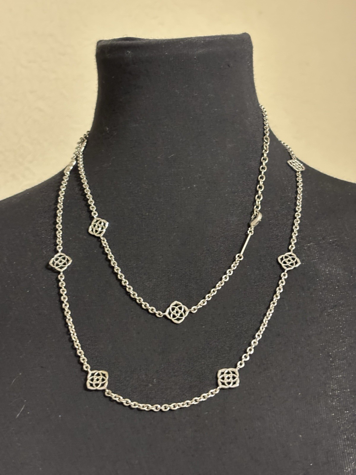 Kendra Scott Necklace 20” Beautiful Great Condition Silver Tone Alone Or Layer