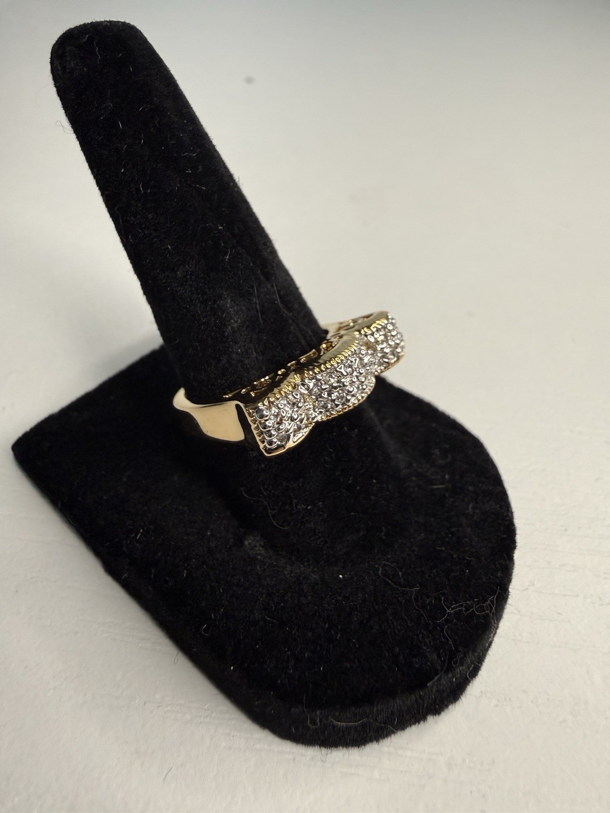 10k Gold Plated Ring Size 7 Looks Like A Females Version Of Brass Knuckles :)