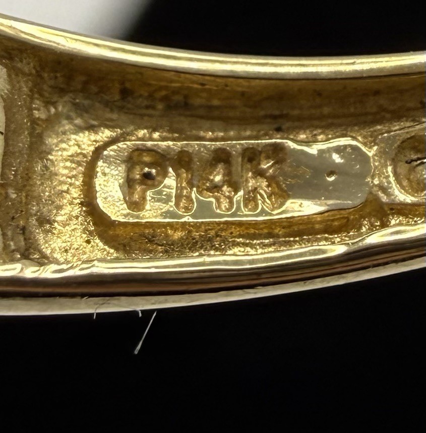 14 K Gold Ring. Size 7. (total weight 2.4g)