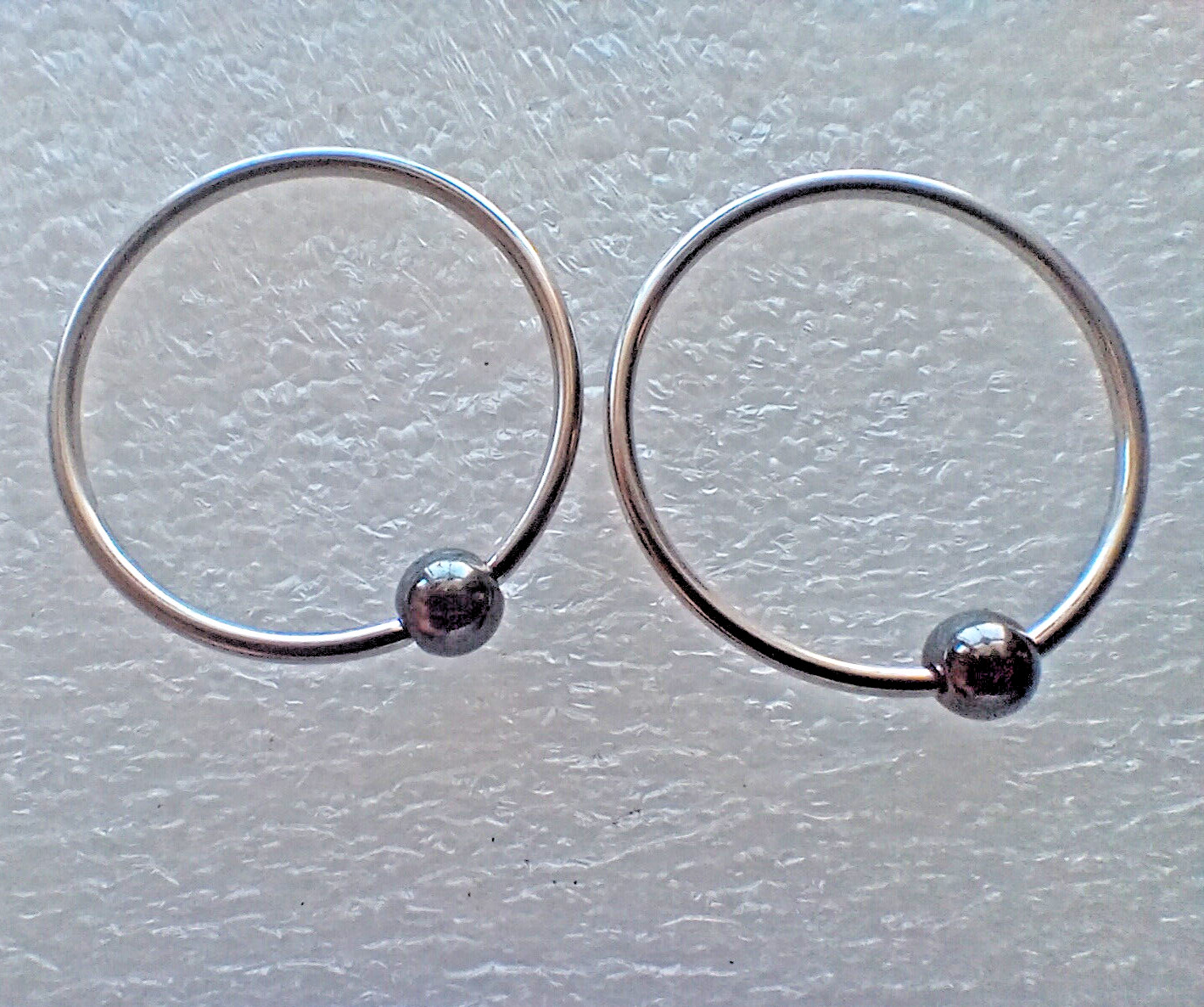 One Pc. 1 1/4″ 32mm 14g Captive Bead Ring with 5mm Hematite Ball Nipple Ear BB2