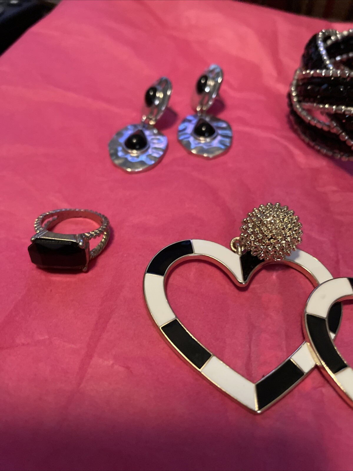 Lot Of Jewelry / Earrings , Rings, Bracket