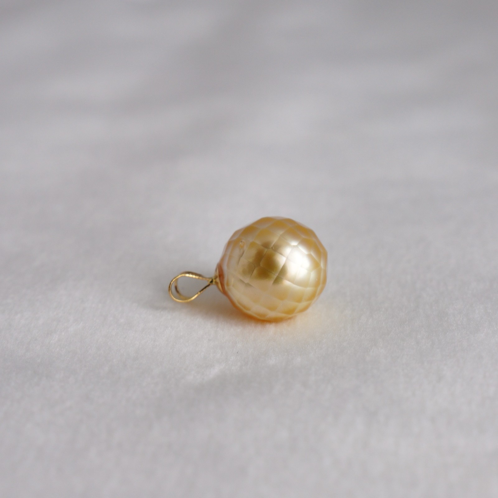 High Luster 10.7mm Golden Faceted South Sea Pearl Pendant 18Kt Yellow Gold,Gift