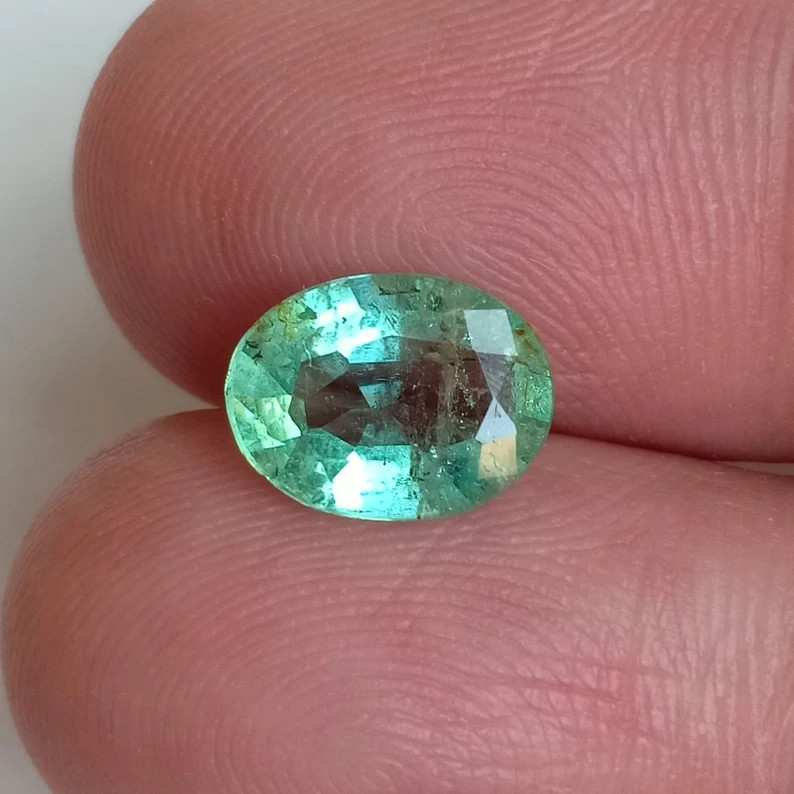 Earth Mined Zambian Emerald Oval Shape Unheated Untreated Loose Gemstone 1.38 Ct