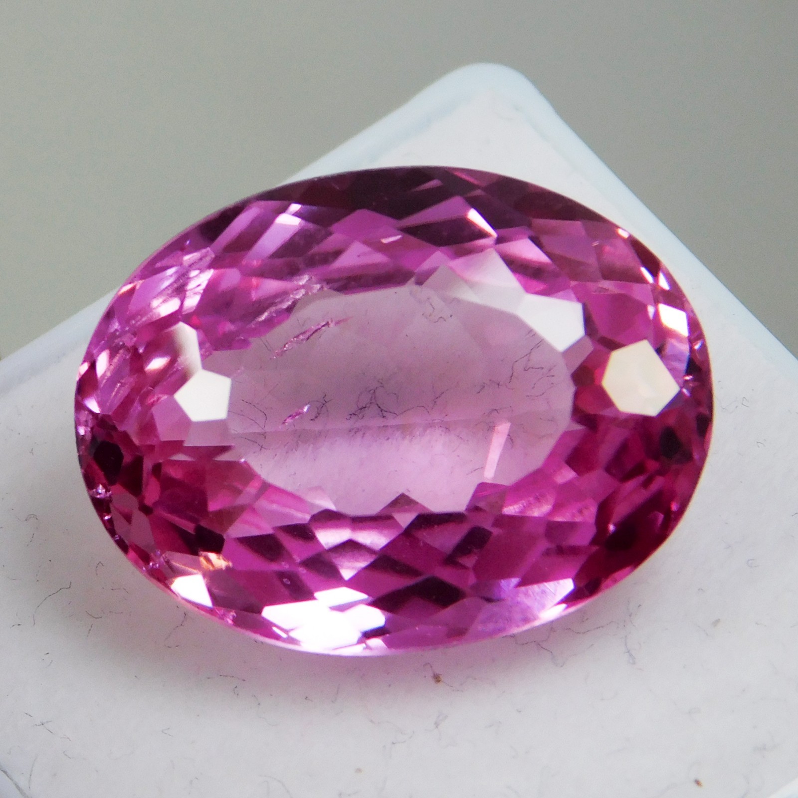 IGL CERTIFIED 18.70 ct IF Oval Natural Vivid Pink Sapphire – Unheated Gemstone