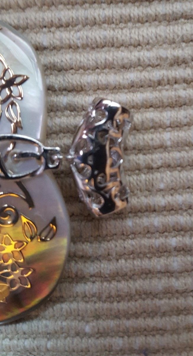 2 Shell Heart Pendants – NEW