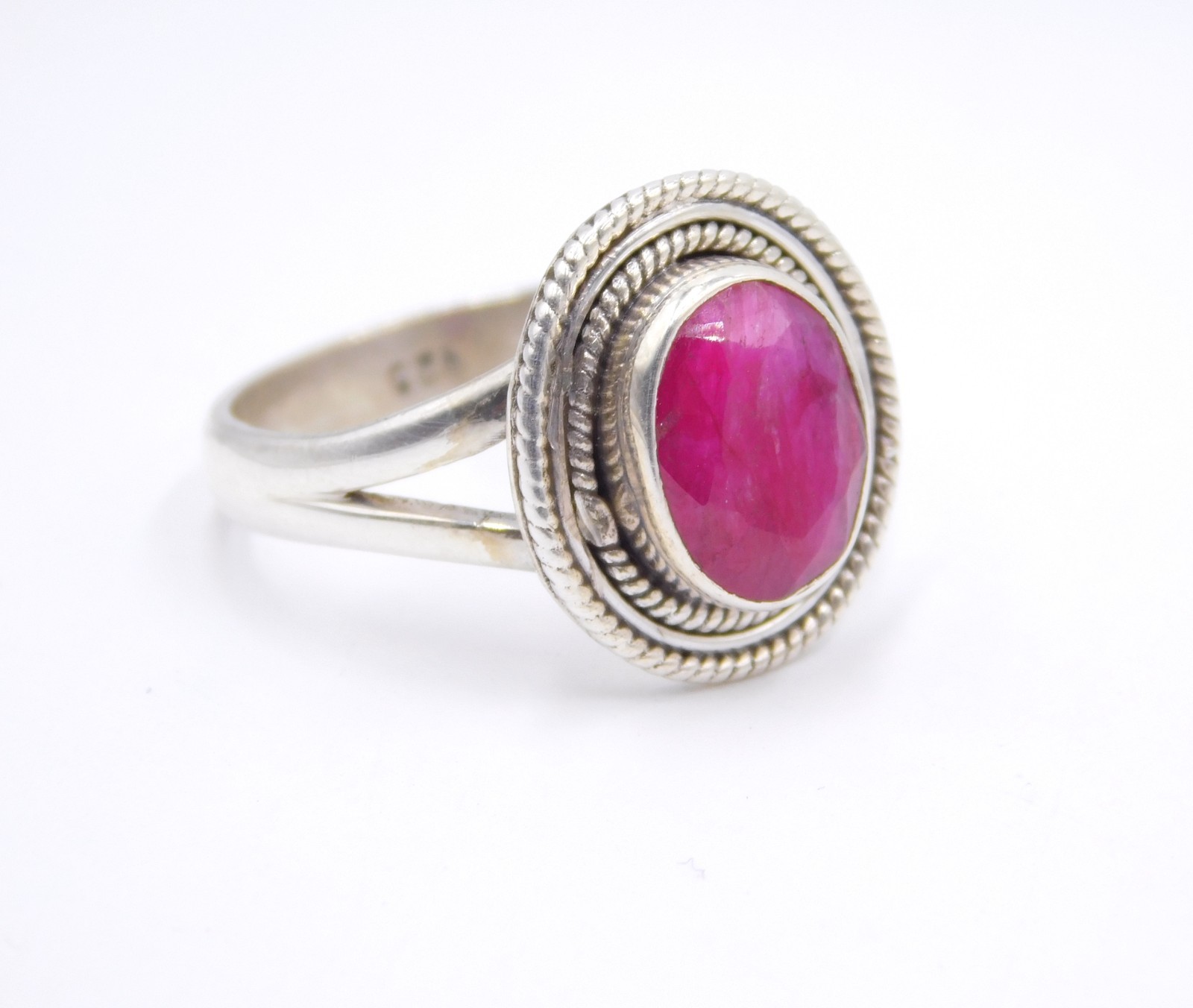 4.40 Gm 925 Solid Sterling Silver Natural Ruby Oval Cut Gemstone Ring Size 9 US