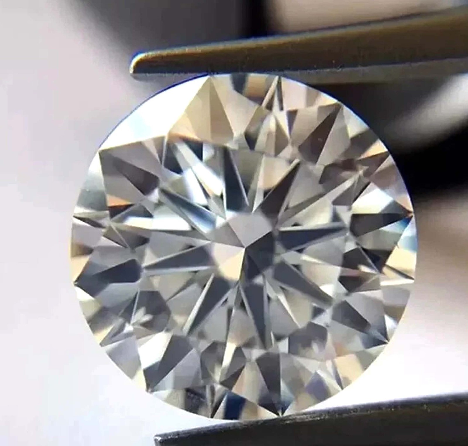 IGL Certified 3 Ct Round Brilliant Cut Lab-Grown Diamond D Color VVS1 Stone 5AOY