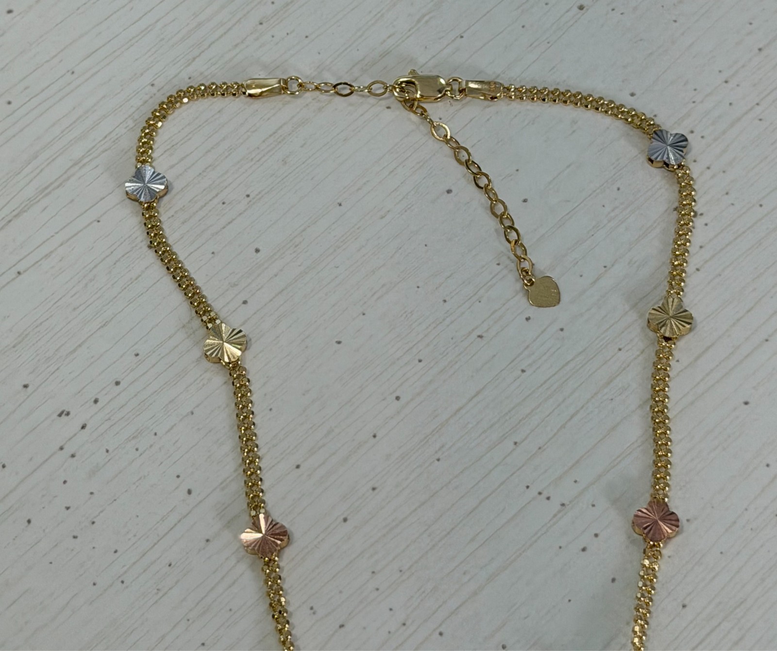 Women’s 14k tri-color gold station necklace w/ clover floral design 18-20″ 9.3g