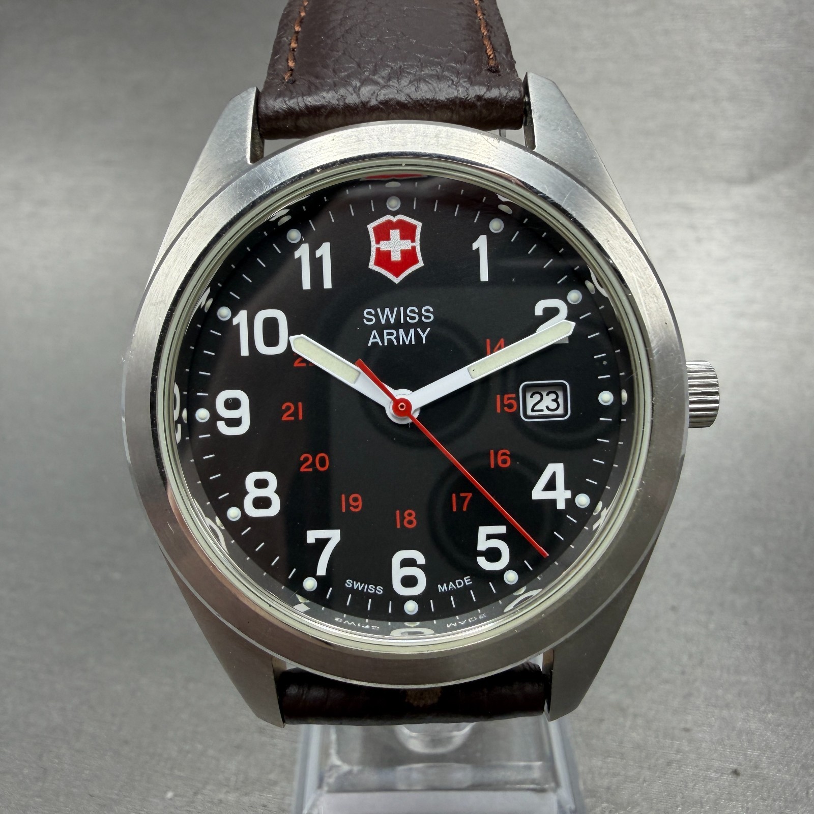 Victorinox Swiss Army Garrison Watch Men 40mm Black Dial Steel Date Round Worksd