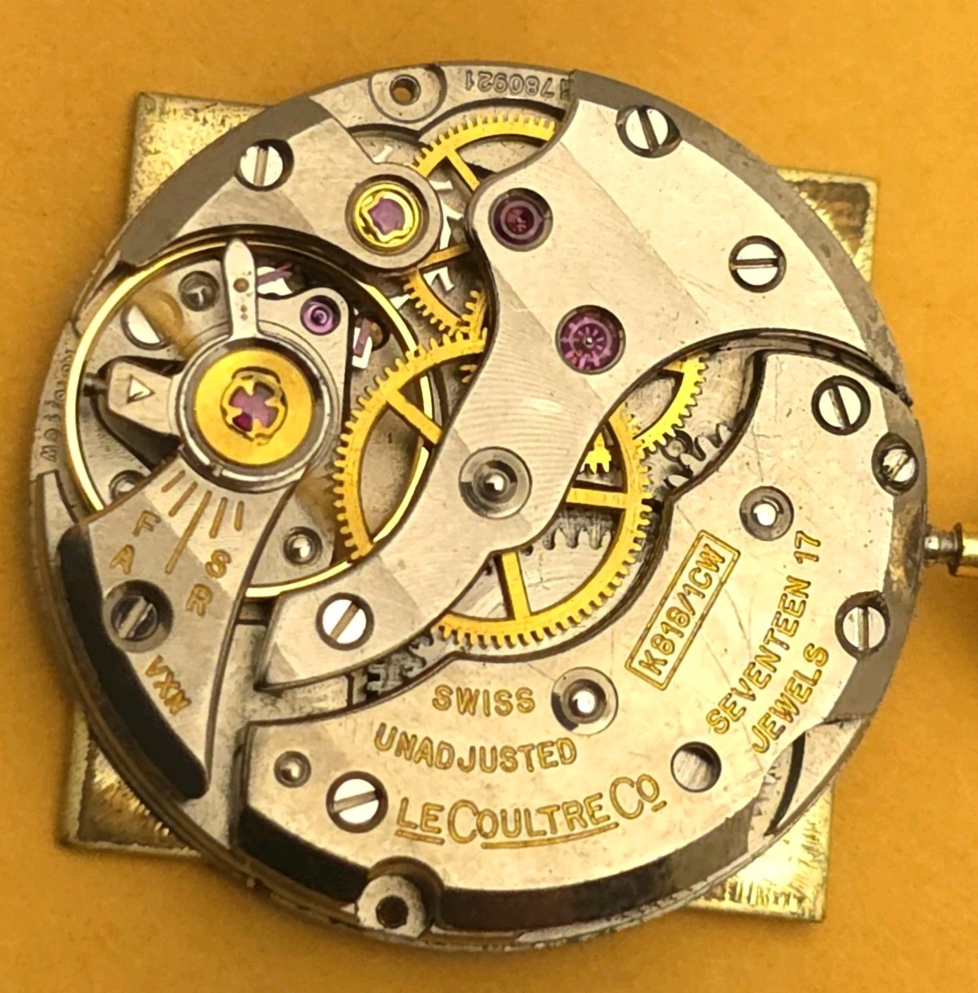 RP6 CLEAN MENS LECOULTRE VINTAGE WATCH MOVEMENT GOLD DIAL LE COULTRE K818 RUN A+
