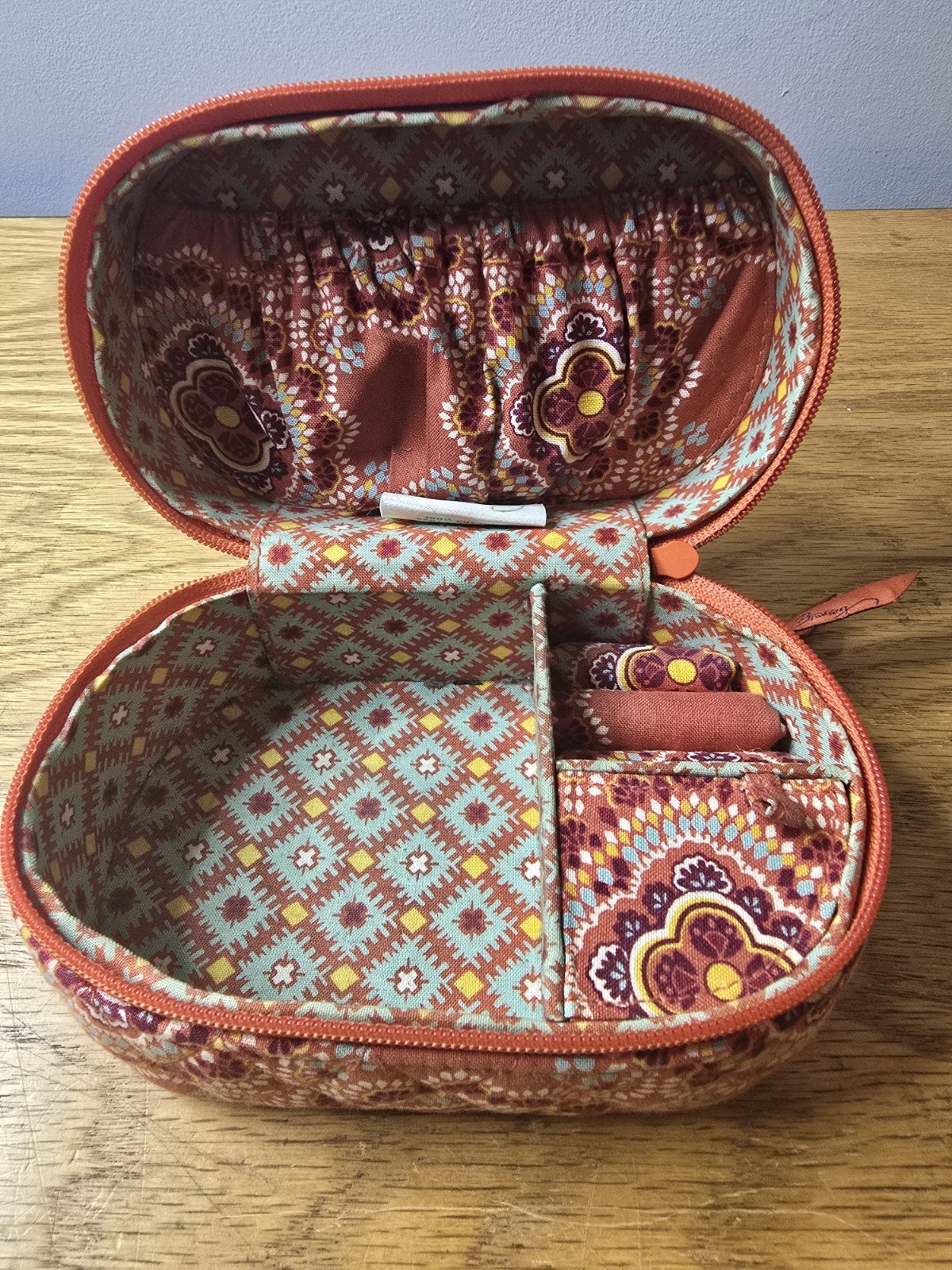 Vera Bradley Retired Coral Pattern Hard Case Zip Travel Jewelry Box-Oval Case