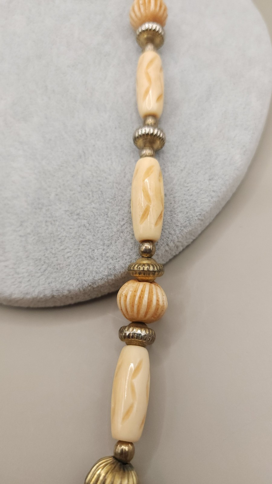 VTG Hand Carved Bovine Bone Ethnic Tribal Necklace Fluted Bead Floral Pendant