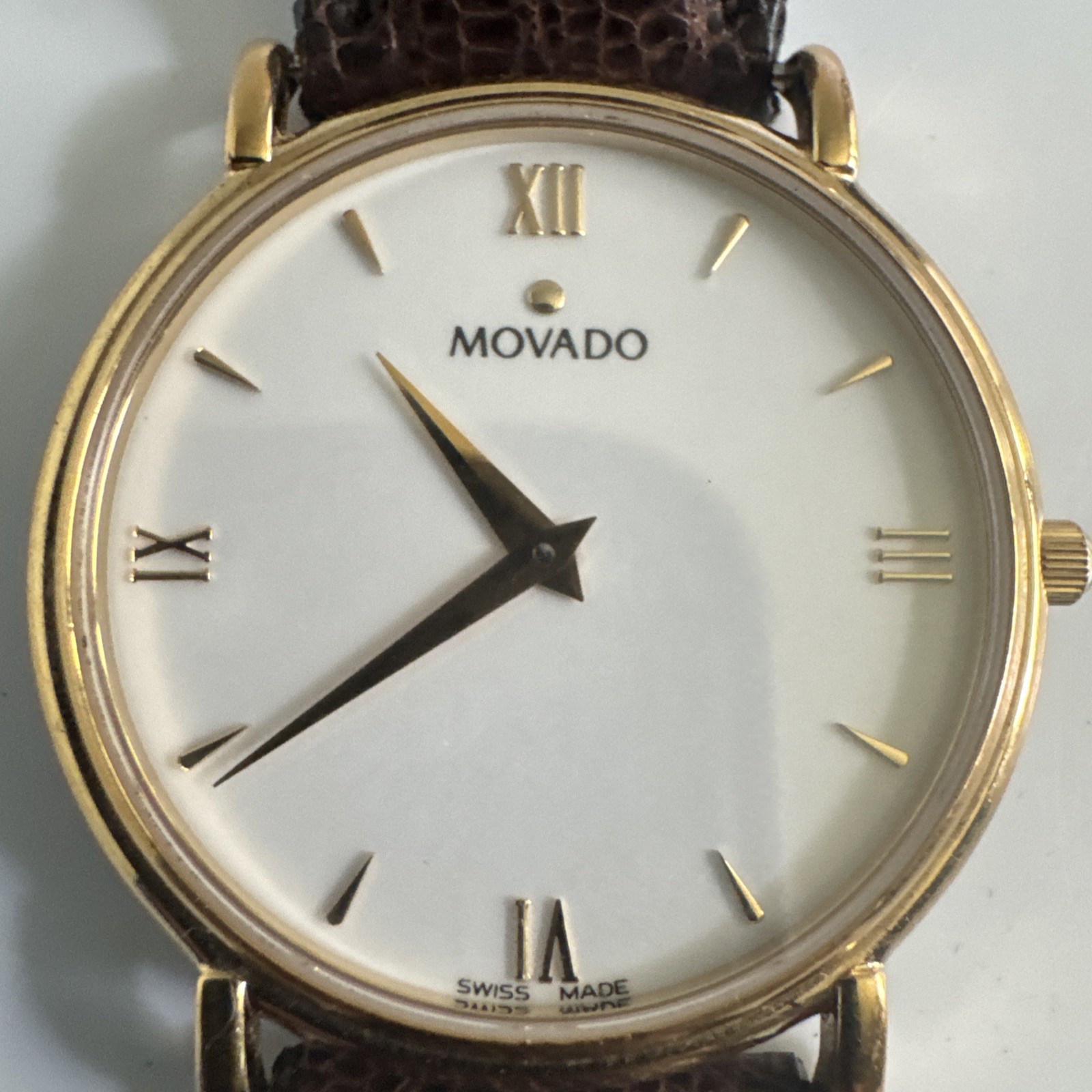 Movado Classic Ultra-Thin Dress Watch – Ref. 87-E4-0885 -Gold *UNWORN DISPLYED*