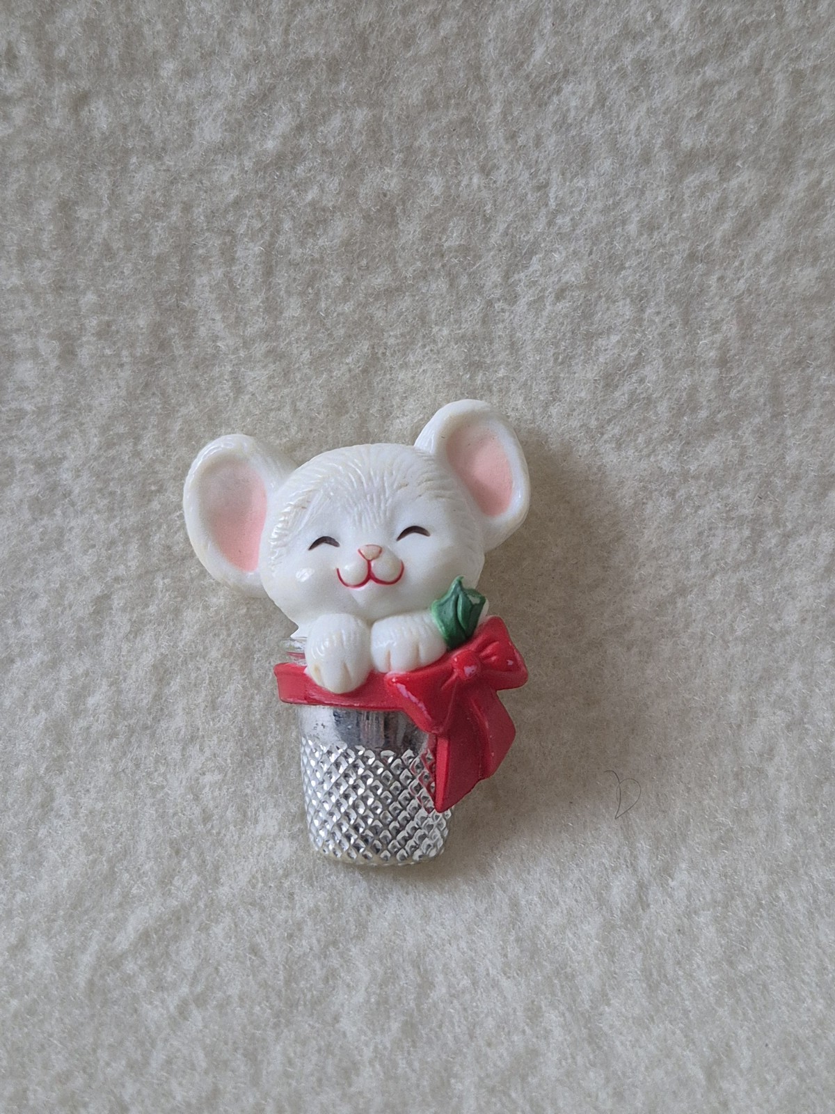 Vintage 1983 Hallmark Brooch Cute Mouse In Thimble Christmas Pin