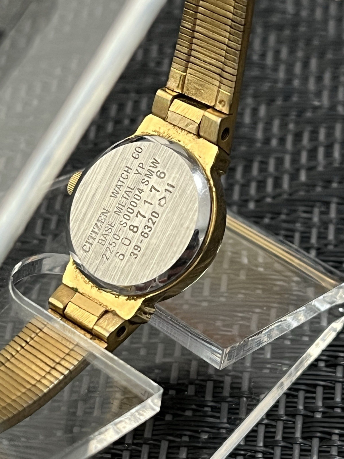 Vintage Citizen Ladies Quartz Watch – Black Dial – October 1986