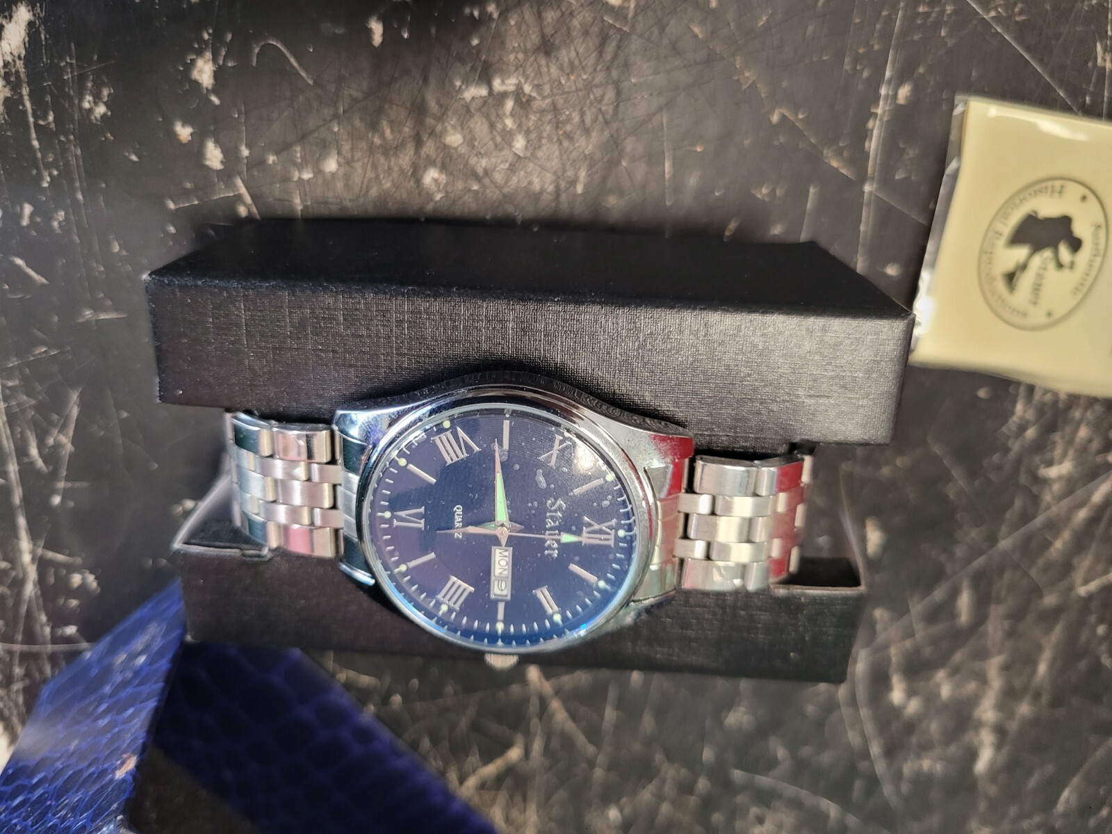 Never Used Stauer Watch Men Silver Tone Date 35713 SL28 w/ Box Blue Face Green