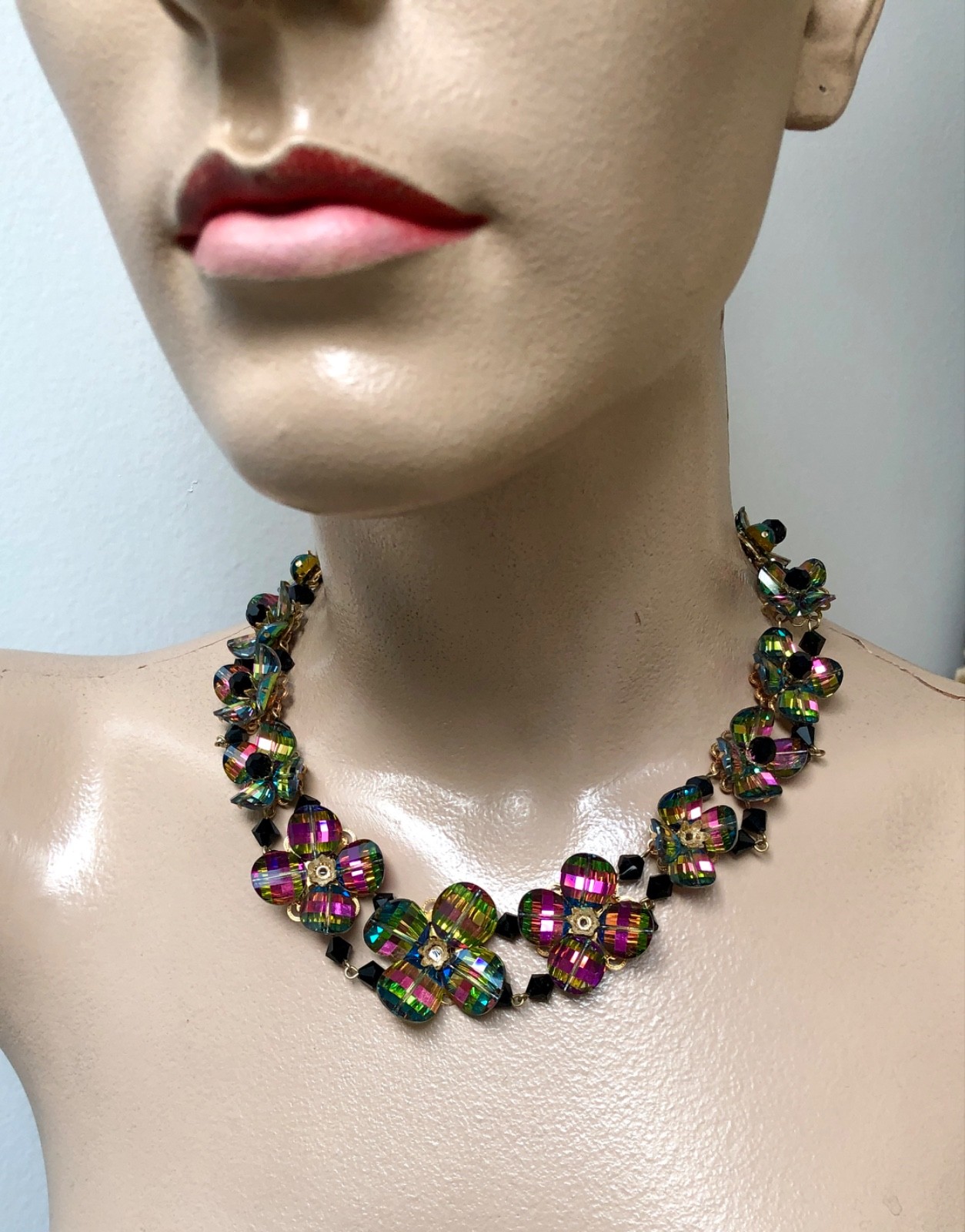 VTG 1950s 60s WESTERN GERMANY Margarita Heliotrope & JET GLASS BEAD BIB Demi