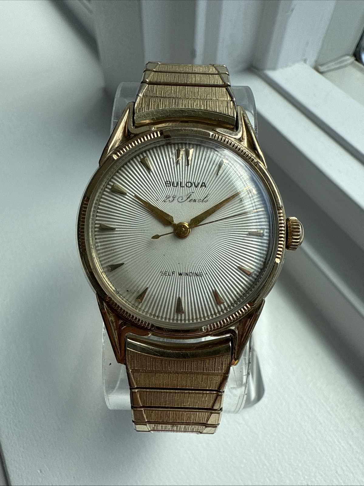 Vintage Bulova 23 Jewels White Sunburst Dial Stretch Band Excellent Works