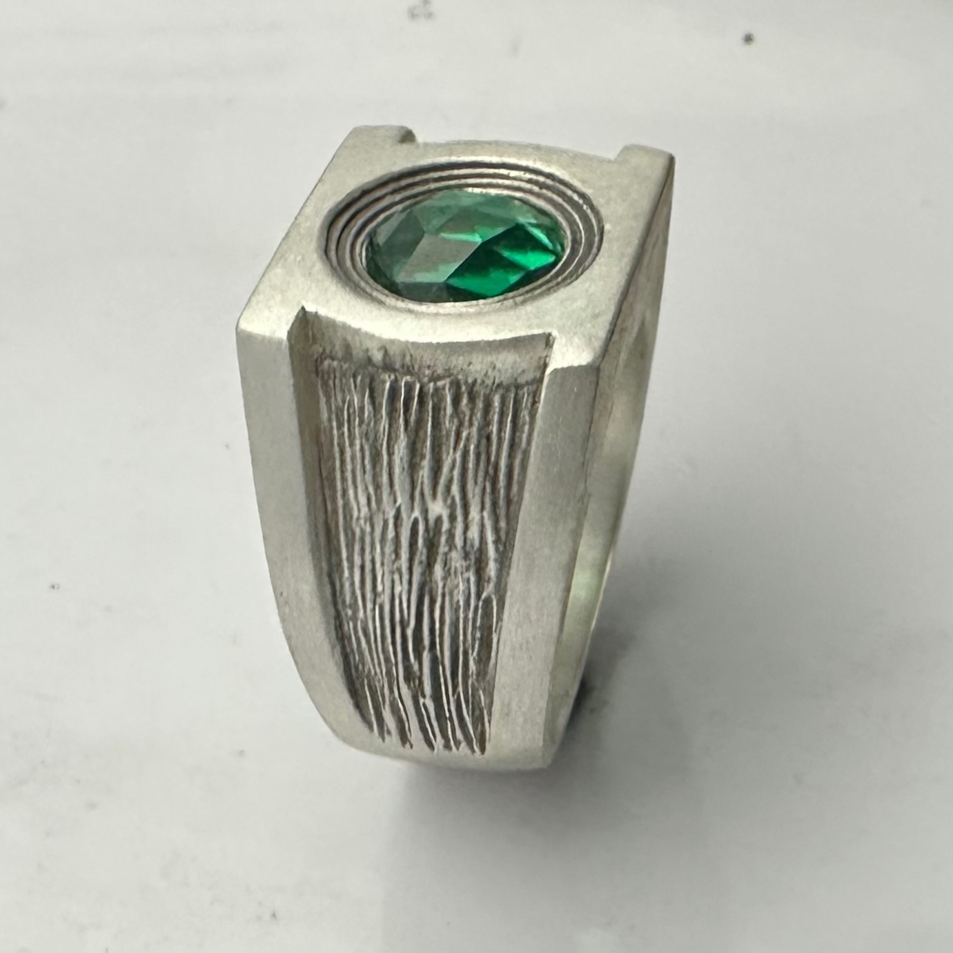 MJG STERLING SILVER GREEN LANTERN RING. 10mm ROSE CUT LAB GR.EMERALD. 26GR. 11.5