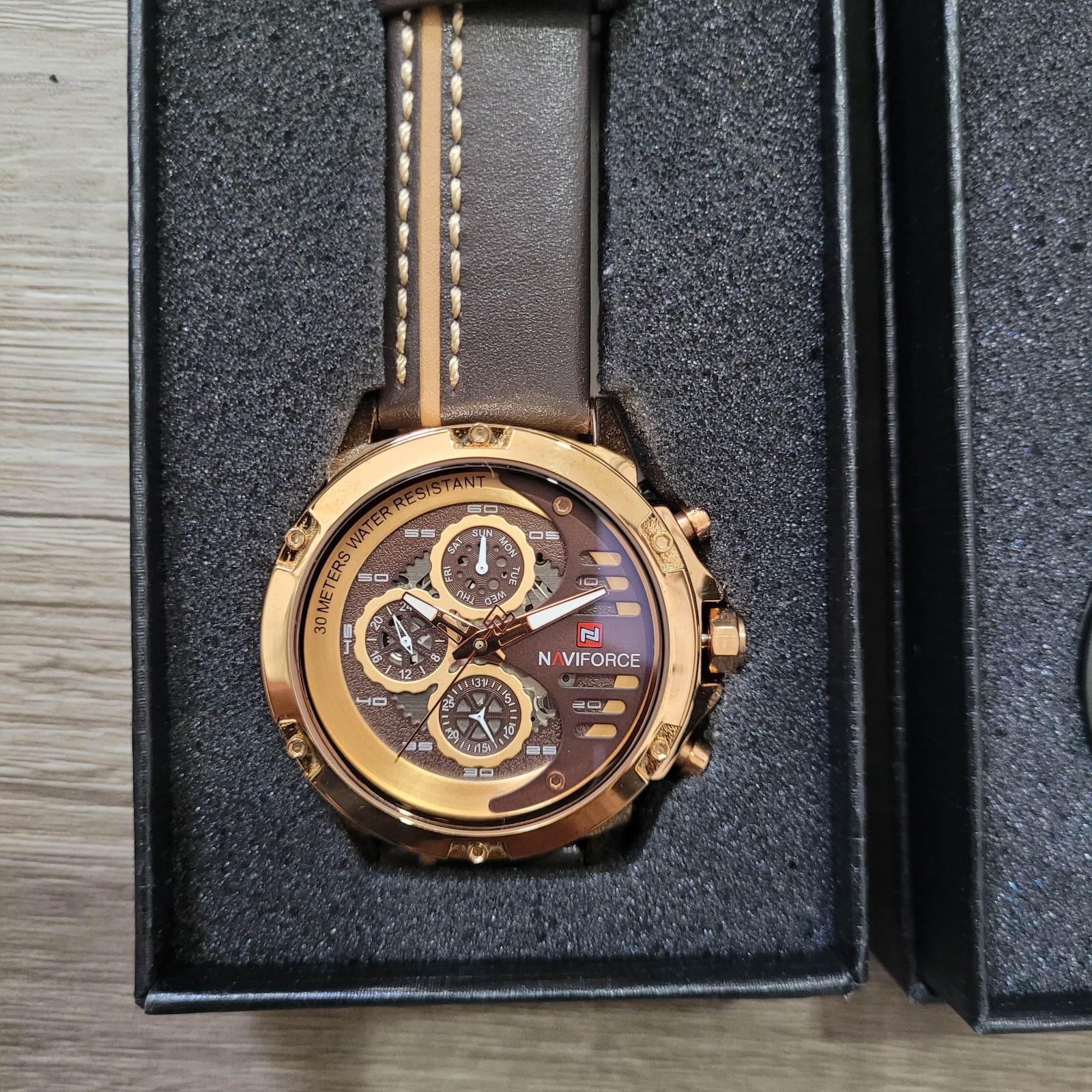 Naviforce Stylish Chronograph Watch in Leather for Men