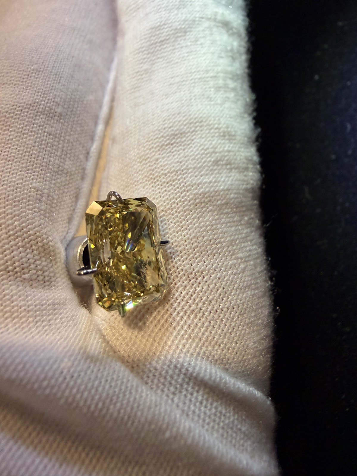 4.12 ct Radiant Cut Lab Diamond Fancy Intense Yellow VVS2 IGI – Stunning Color
