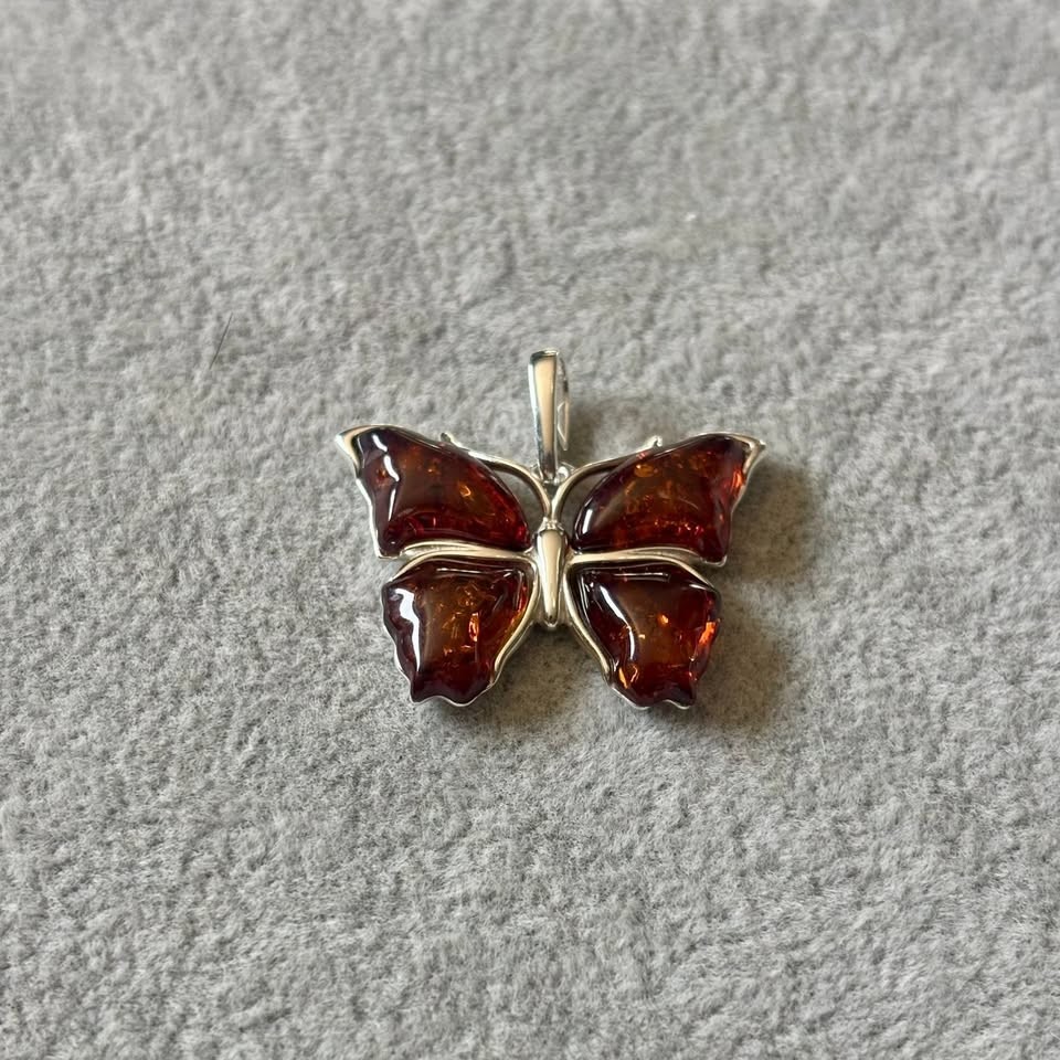 Dije Grande de Mariposa con Ambar, Plata .925