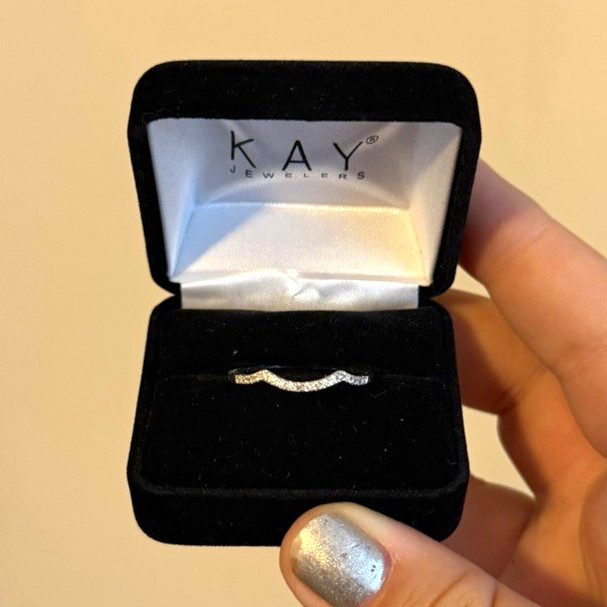 Kay Jewelers 10k White Gold Diamond Curved Chevron Wedding Band Ring Size 10