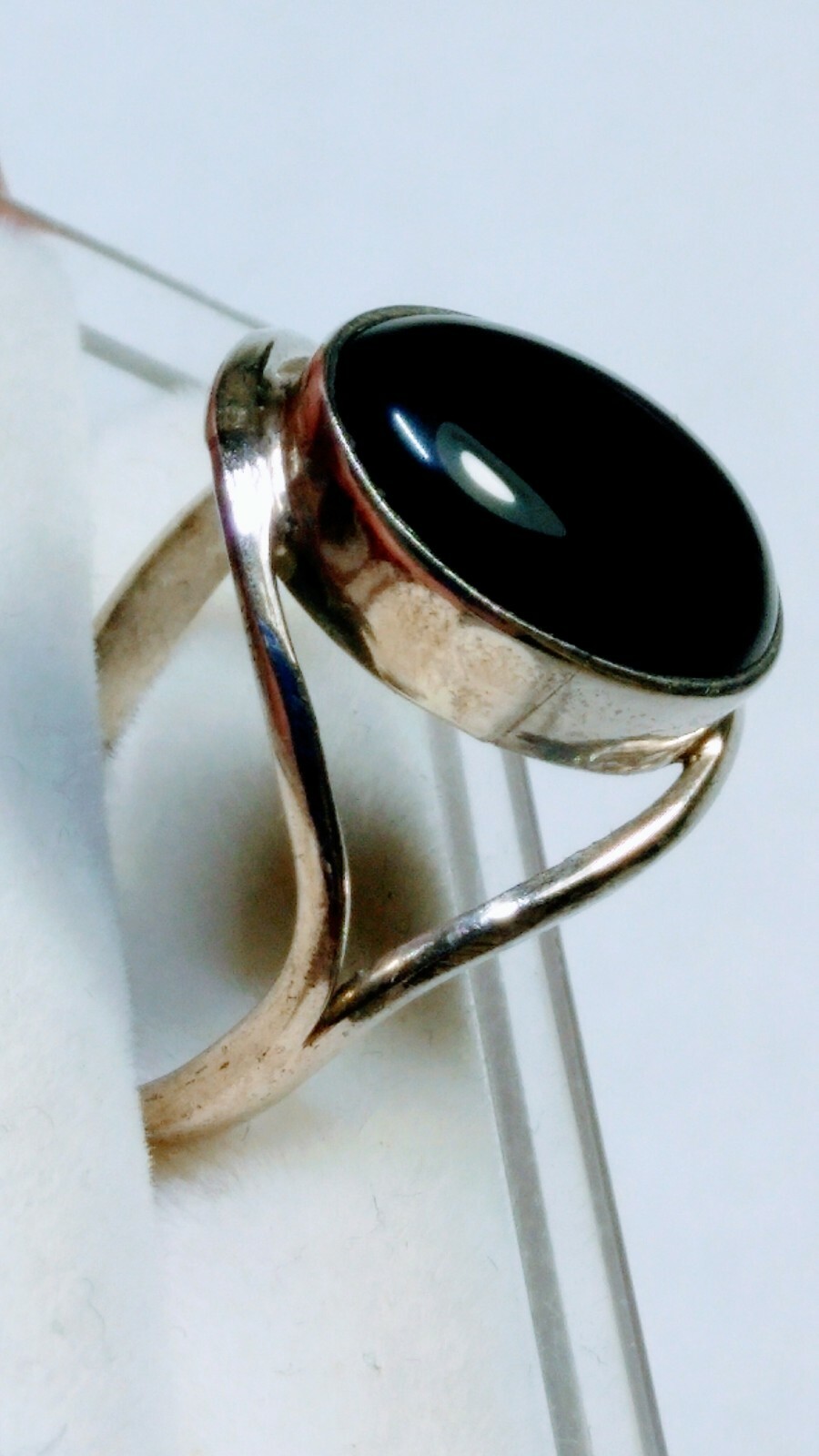 APPEALING STERLING SILVER .925 WITH BLACK ONYX RING IN SIZE 8.75-9.0!