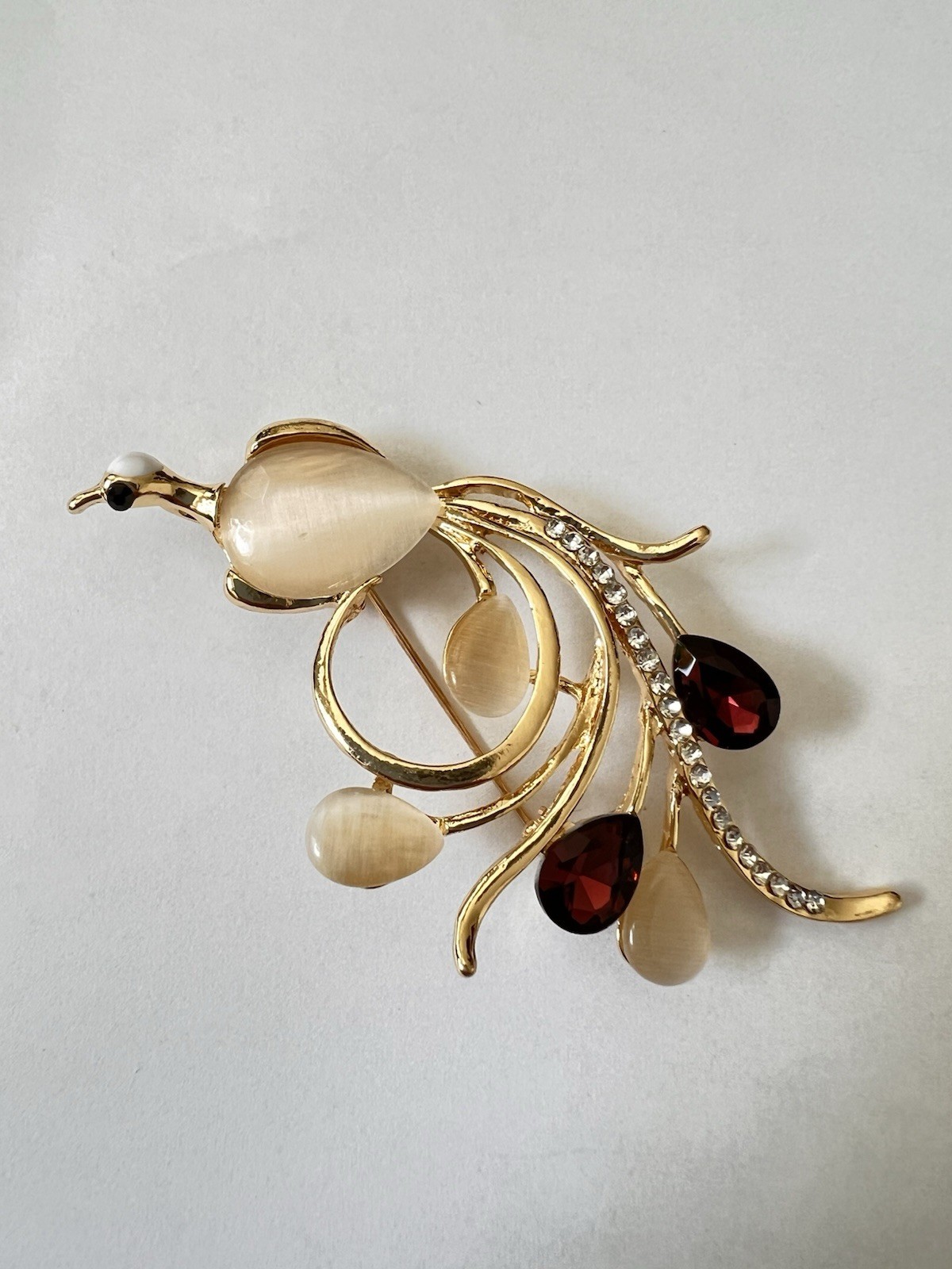 Gold Tone Peacock Bird Brooch Pin Red Crystal Beige Cat’s Eye Rhinestone