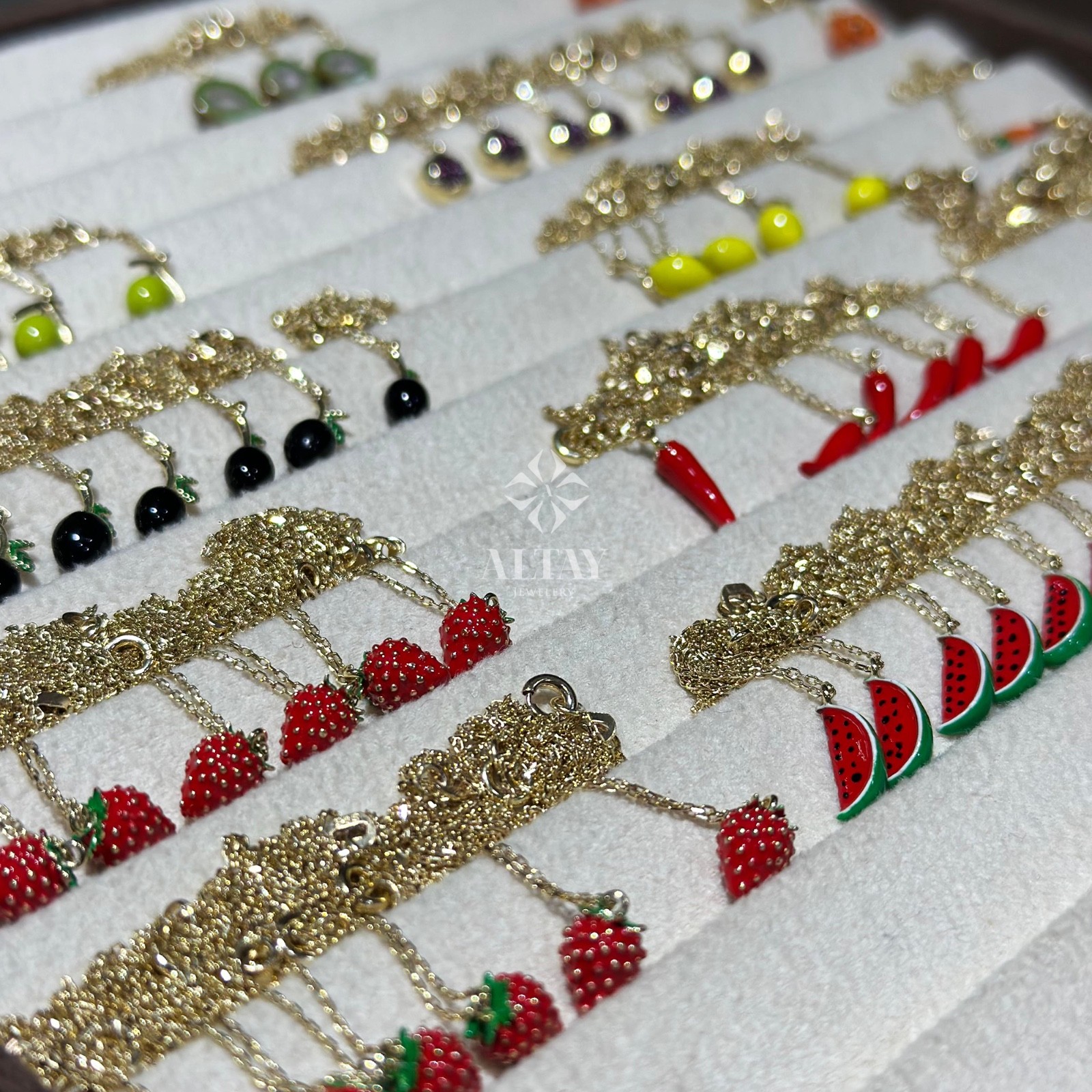 14K Gold Red Horn Necklace, Italian Cornicello Amulet, Chili Pepper Pendant