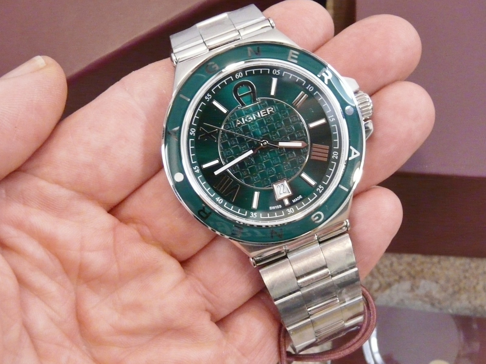 MODERN AIGNER TRIESTE 2 GREEN DIAL SWISS MADE GENTS QUARTZ WRISTWATCH VGC