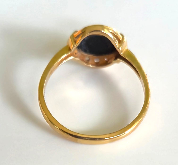 10K TRG Yellow Gold Ring – Black Onyx with Diamonds – Size 8, Weighs 2 Grams