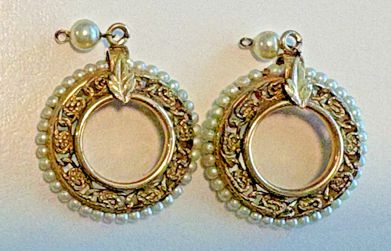 VINTAGE Gold Tone & Pearl Halo Design Earring Jackets