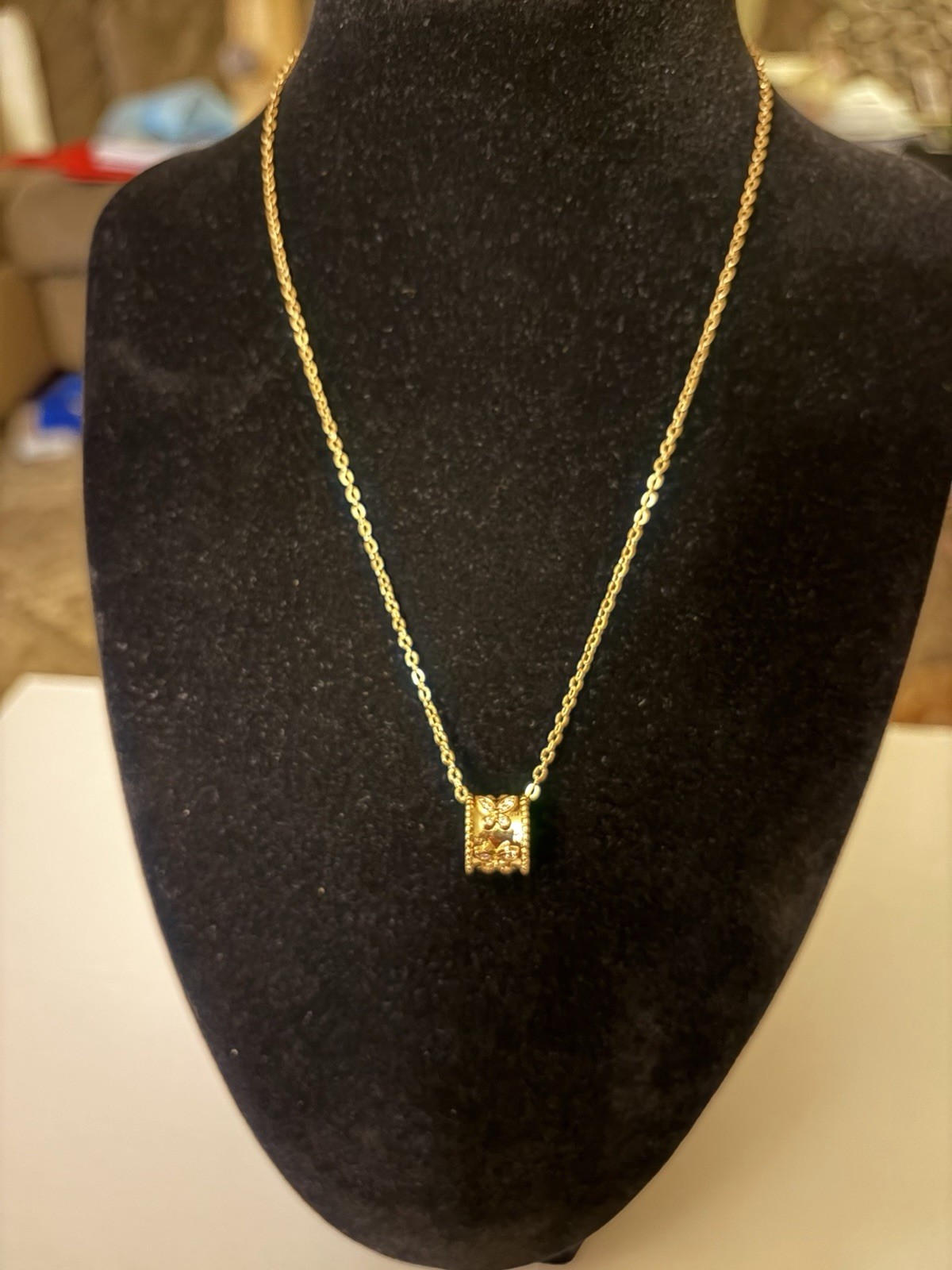 Gold Tone Metal Cable Chain Necklace w/ Rectangle Charm Pendant, No Stone