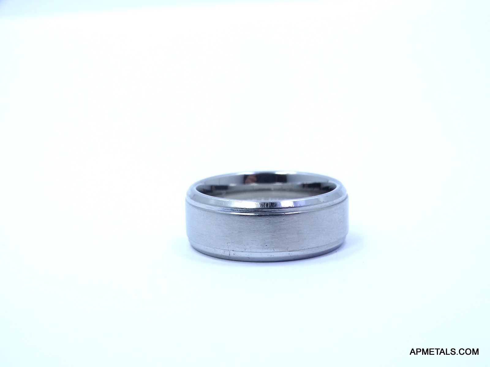 Men’s O2 Cobalt Chrome Benchmark Silver Beveled Edge 9mm Band Ring Comfort Fit