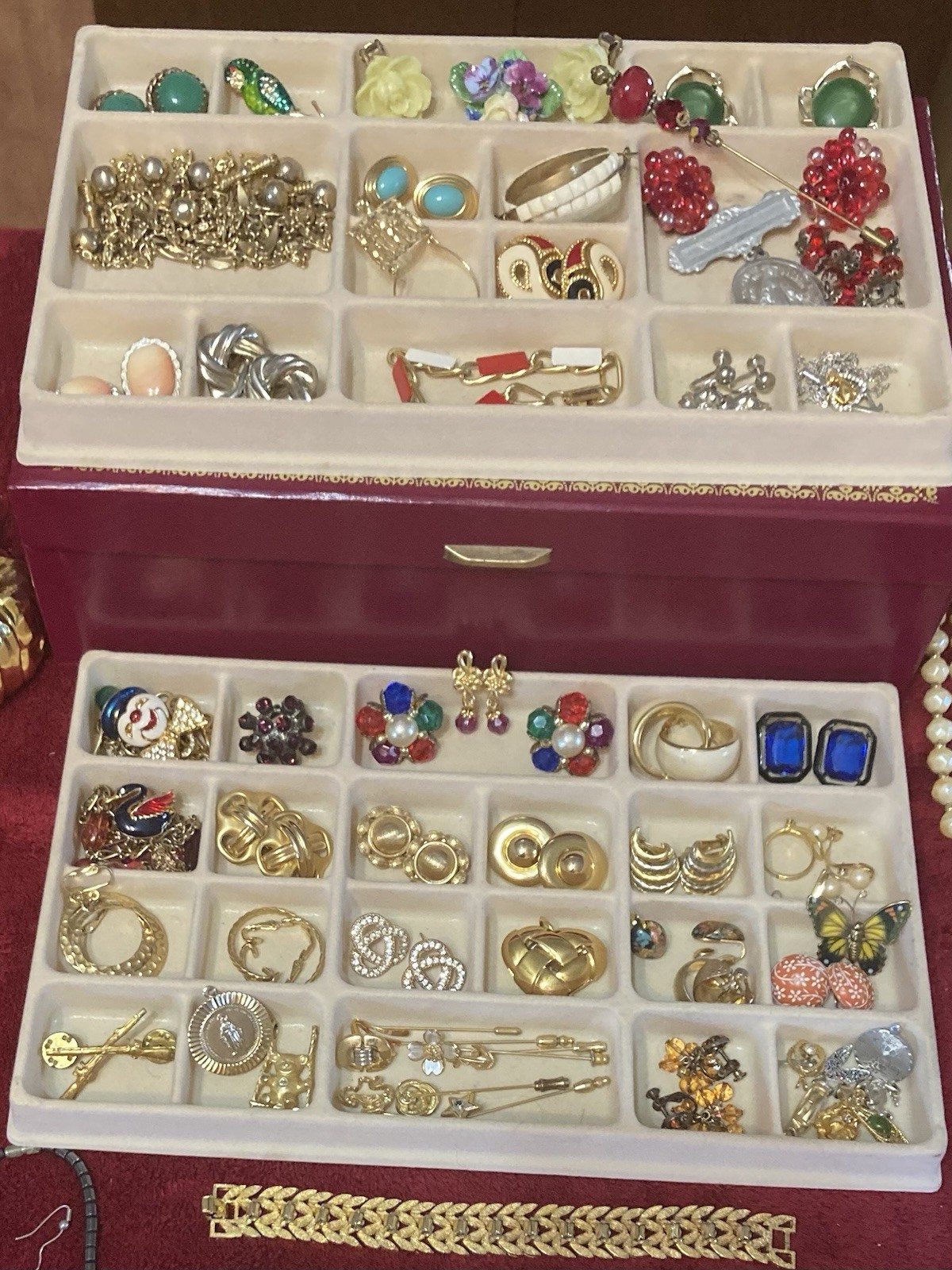 2,000 PCS Jewelry Rings Earrings Necklaces Bracelets Broches Pins $Maker$ Lot
