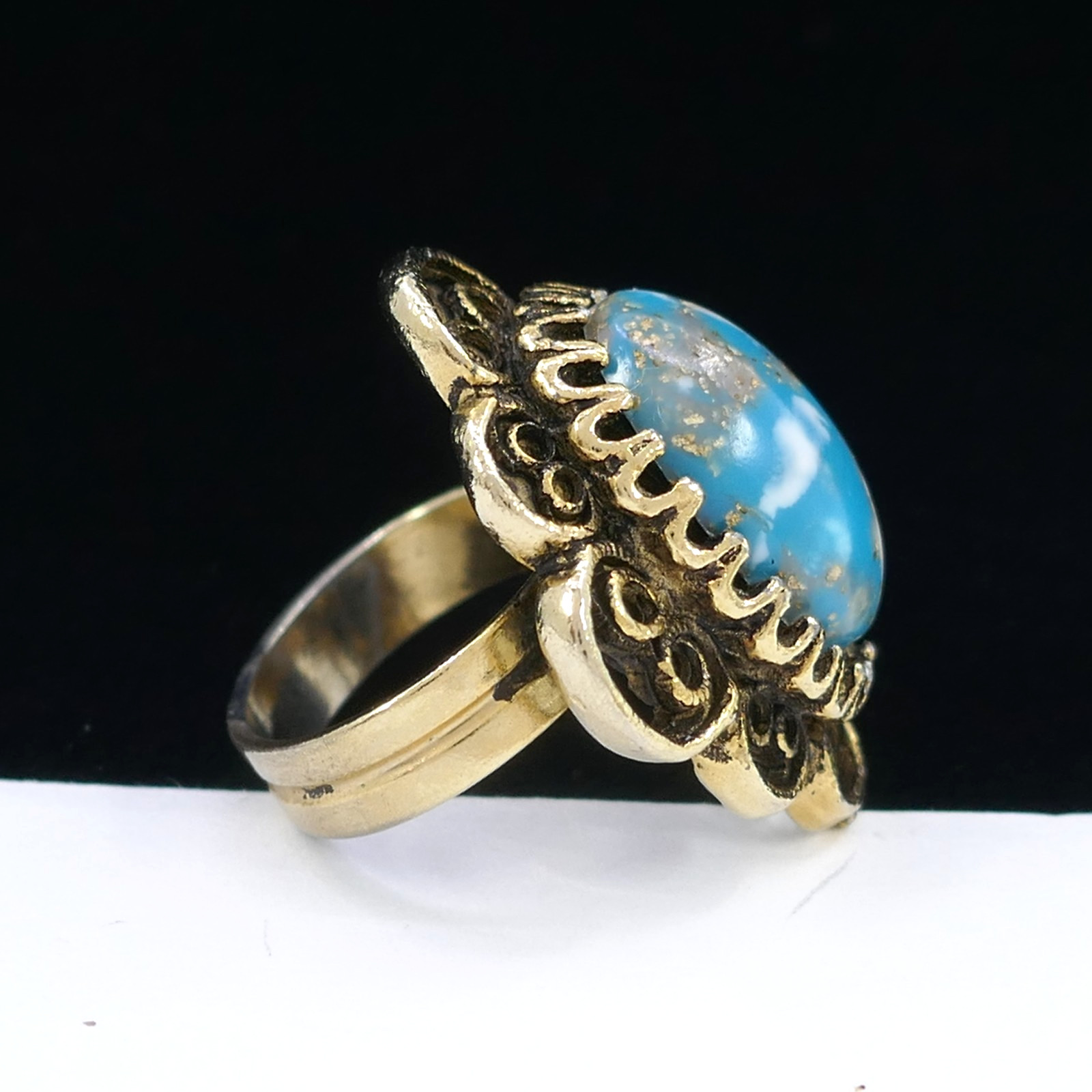 VINTAGE 1960’S ORNATE FAUX TURQUOISE CABOCHON ADJUSTABLE GOLD-TONE OVAL RING