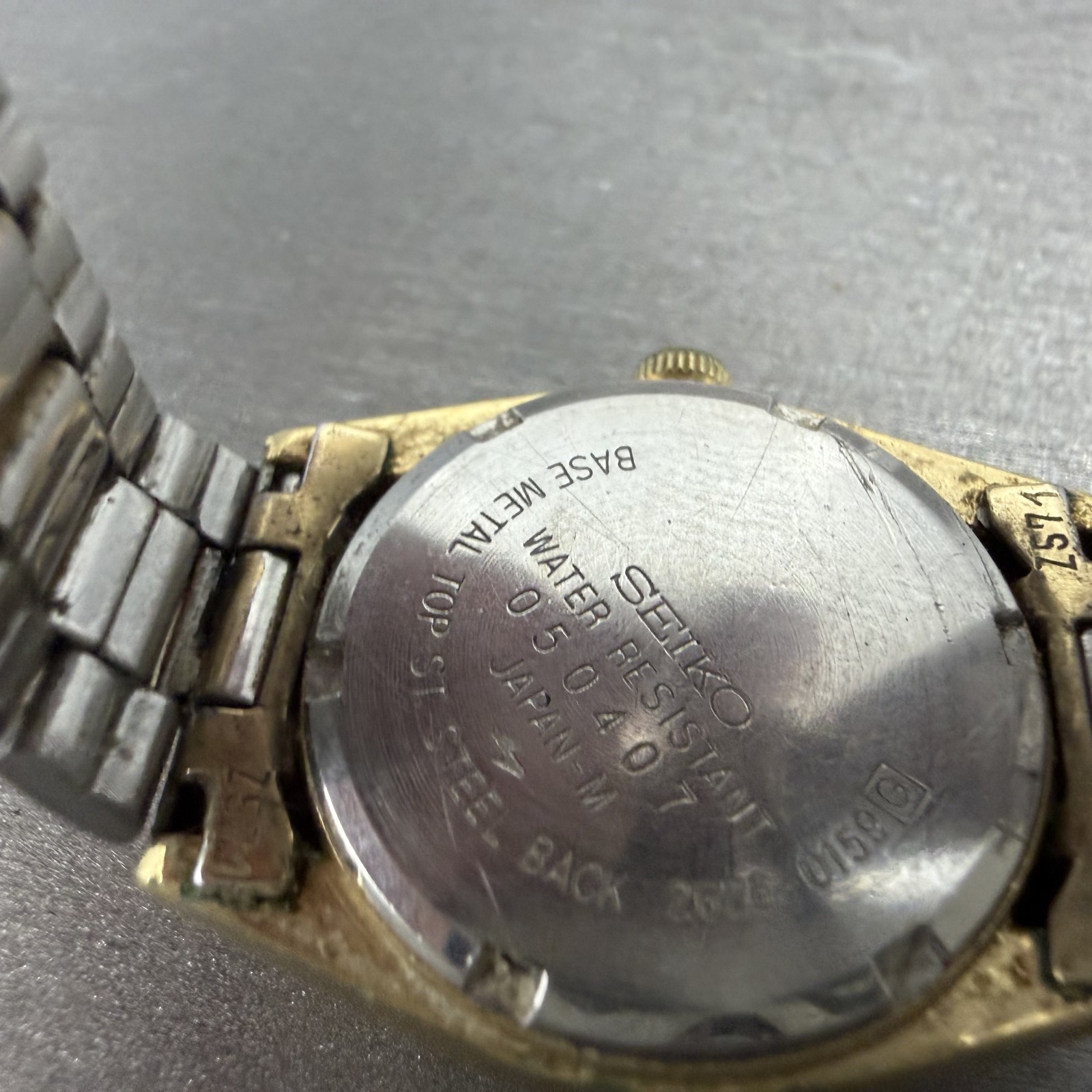 Seiko SQ Watch Women 25mm Champagne Dial Gold Tone Daydate 2626-0159 New Battery