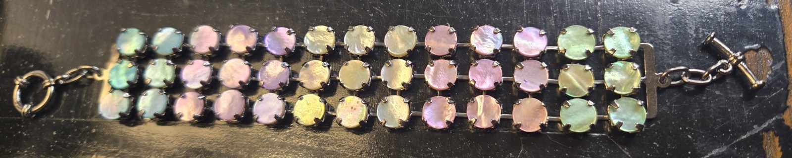 VINTAGE MOTHER OF PEARL 3 STRAND IRIDESCENT RAINBOW CUP CHAIN TOGGLE BRACELET 8″