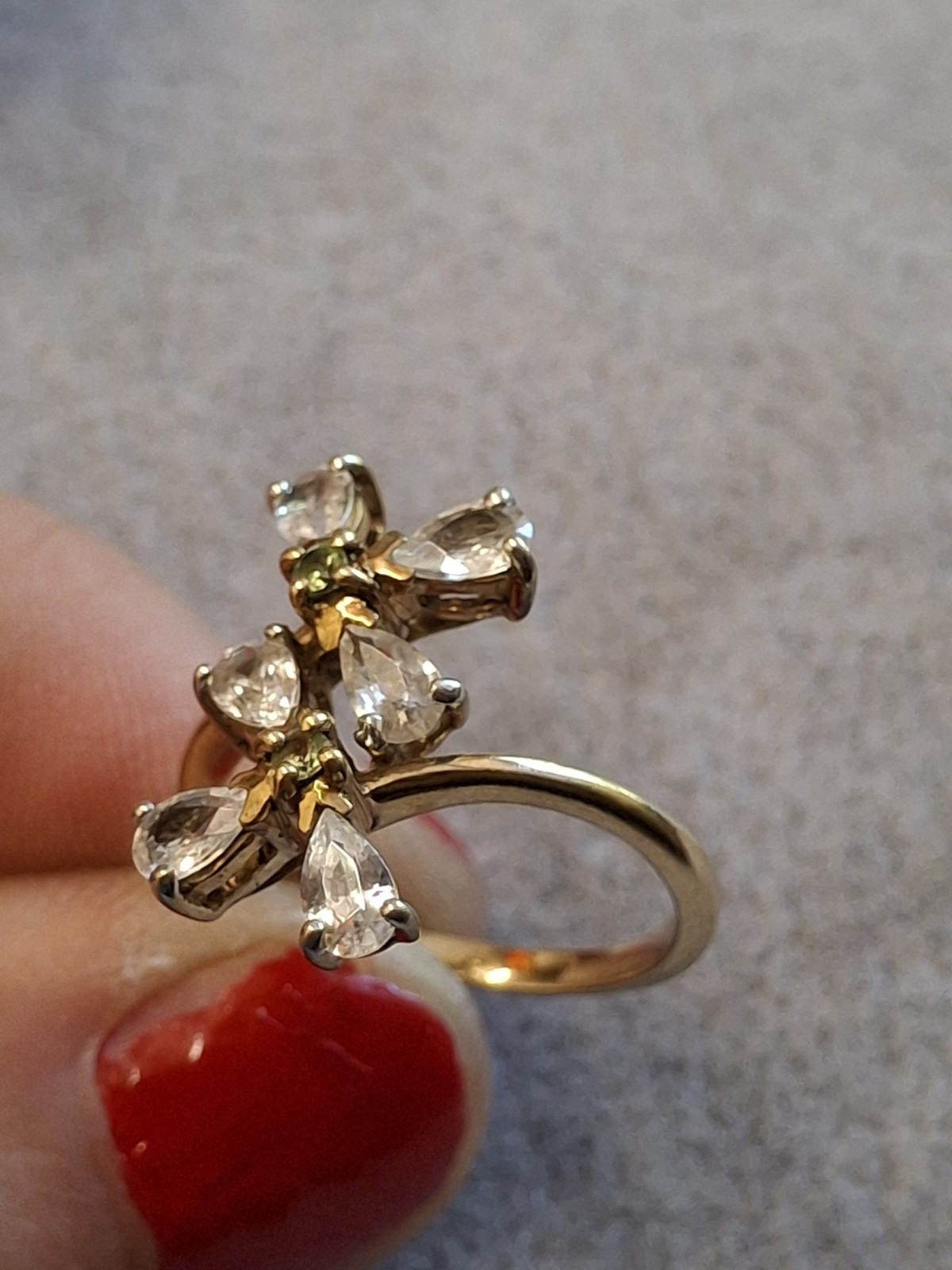 9ct Gold Crystal Flower Ring – size N