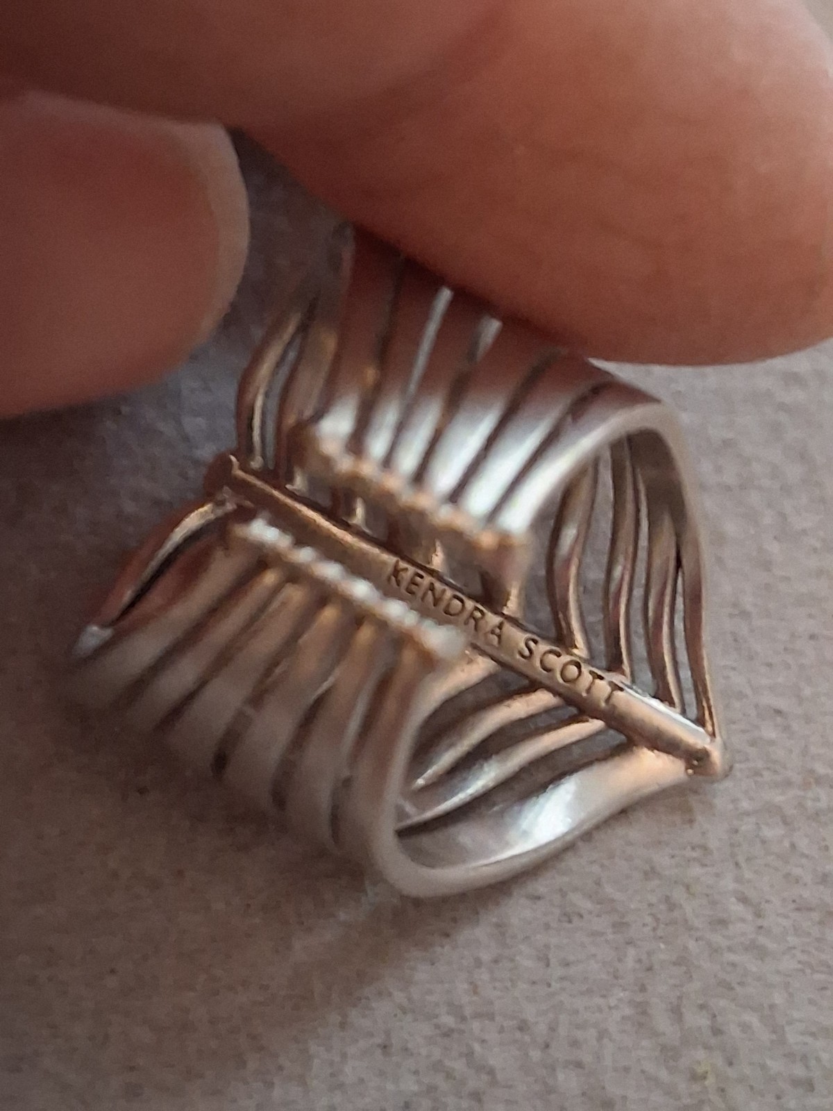 Kendra Scott Liv Ring chevron style Silver tone size 6 Adjustable