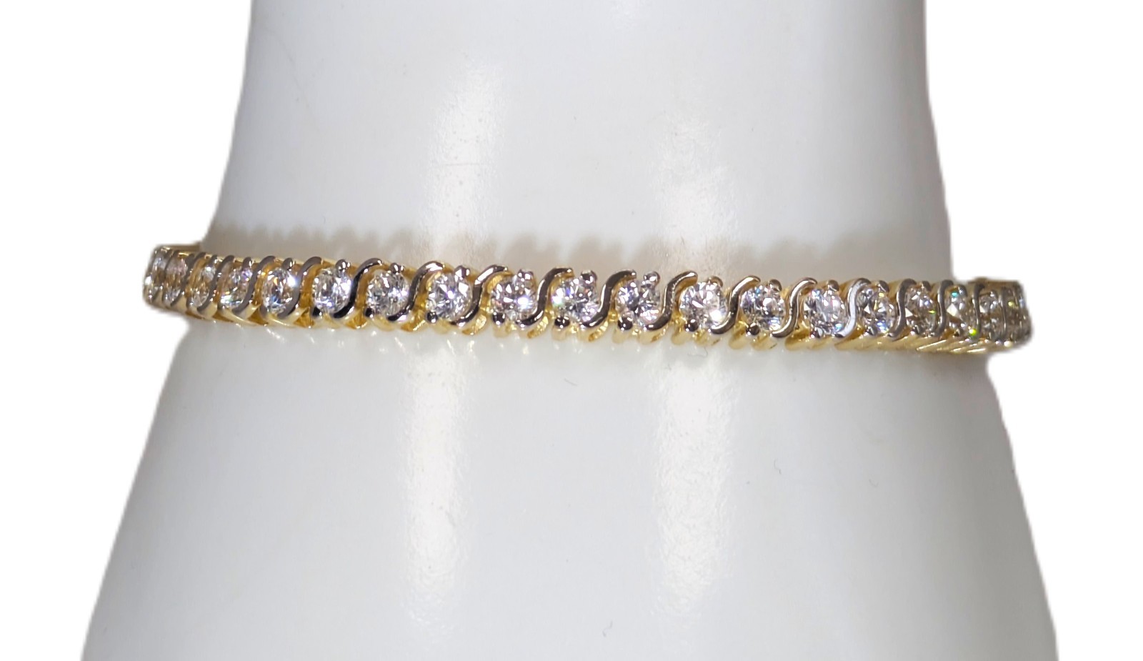 14K Gold Approximately 1.35 Ct Diamond Tennis Bracelet, 7″ x 6mm