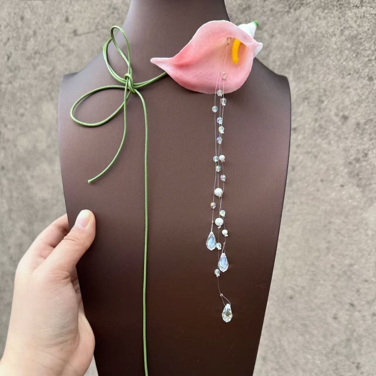 Pink gradient calla lily necklace, exquisite and versatile tassel choker