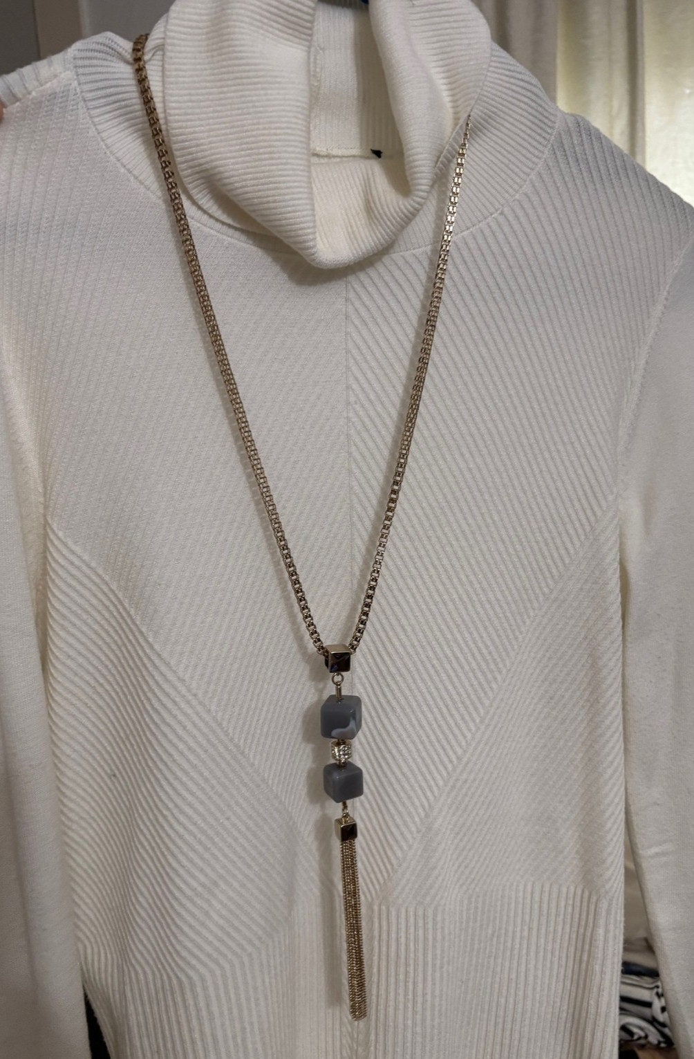 30″ White House Black Market Crystal/Gray Agate Gold-T Box Chain Tassel Necklace